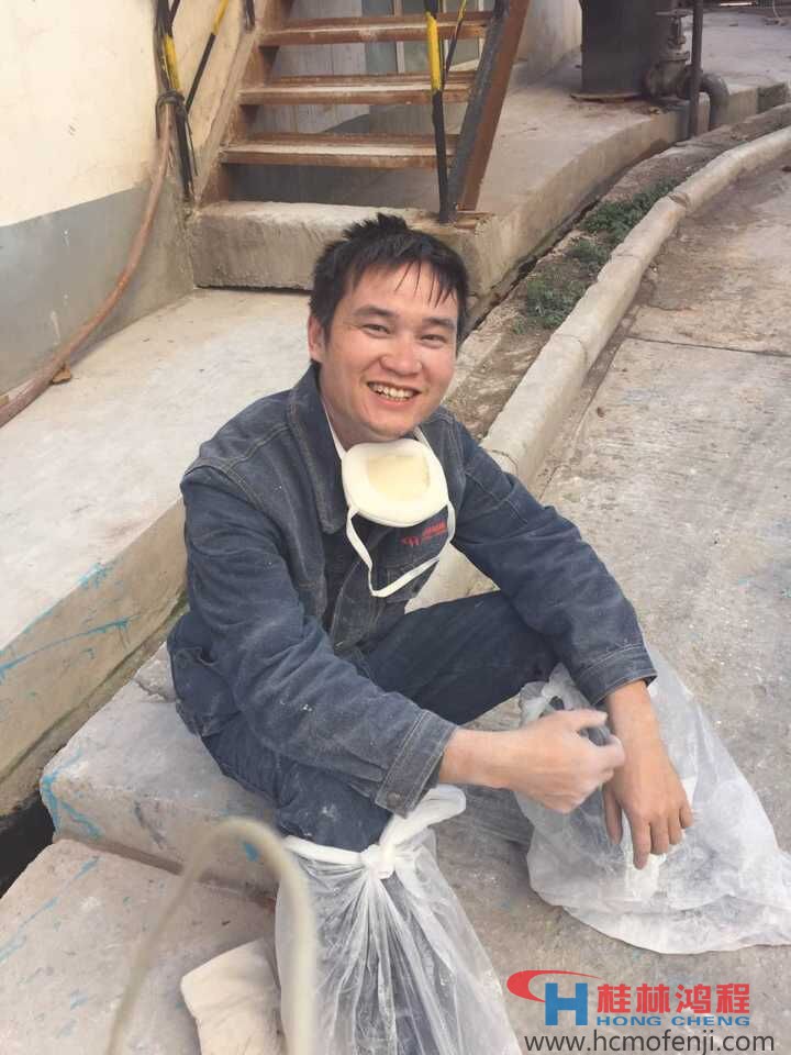 1447382573113655.jpg 桂林鴻程磨粉機技術專員羅存文