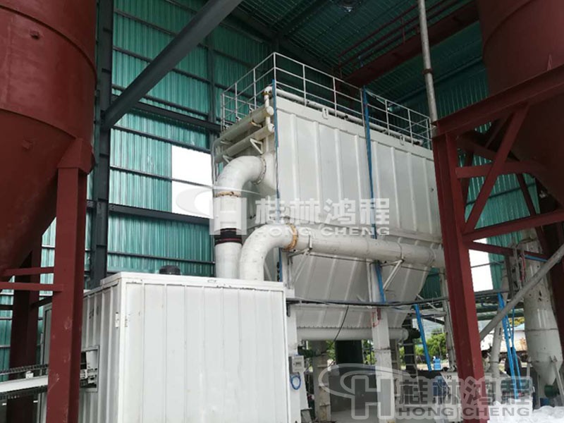 1250目方解石超細(xì)微粉磨機(jī)東南亞客戶訂購機(jī)械現(xiàn)場(chǎng) 1250目方解石超細(xì)微粉磨機(jī)HCH1395超細(xì)環(huán)輥磨東南亞客戶訂購機(jī)械現(xiàn)場(chǎng)