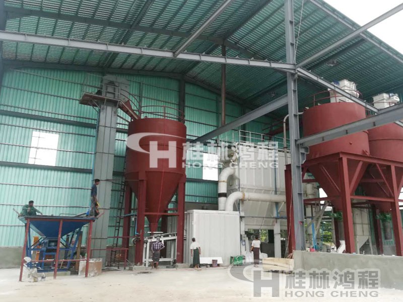 1250目方解石超細(xì)微粉磨機(jī)東南亞客戶訂購機(jī)械現(xiàn)場(chǎng) 1250目方解石超細(xì)微粉磨機(jī)HCH1395超細(xì)環(huán)輥磨東南亞客戶訂購機(jī)械現(xiàn)場(chǎng)